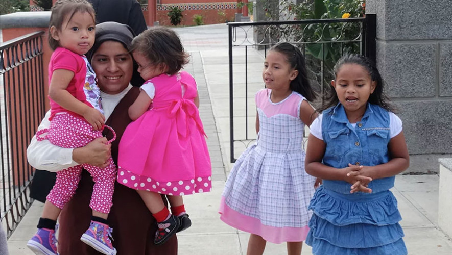 Dona artículos de higiene para el Hogar Nuestra Señora de los Remedios