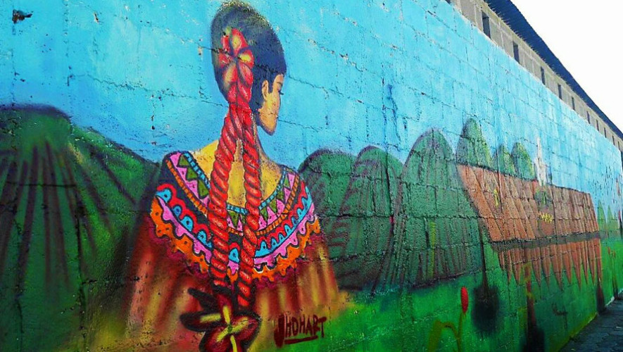 Guatemaltecos pintan murales artísticos en Cobán, Alta Verapaz 2017