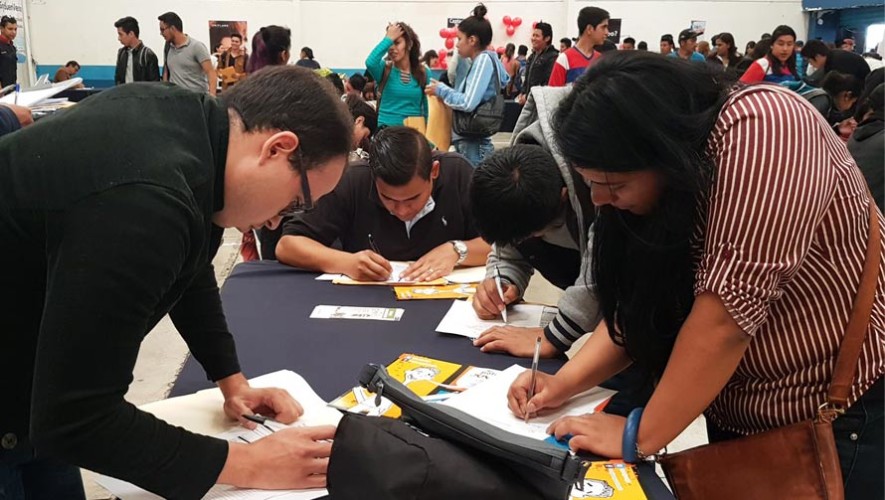 Guatemaltecos podrán optar a becas para estudiar inglés, julio 2017