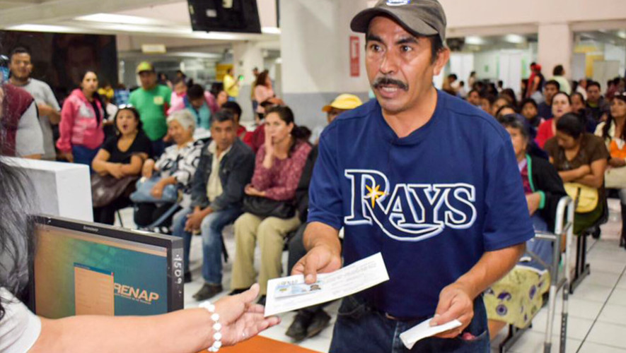 Amplían horario de atención en la sede central del RENAP