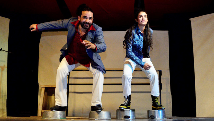 Bailarines guatemaltecos fusionan el tap con melodías en marimba
