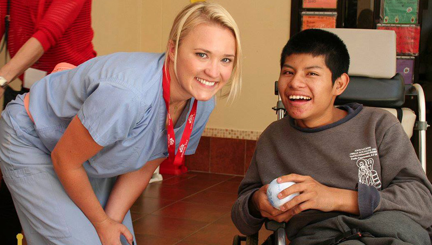 Emily Osment actriz de Hannah Montana visitó Guatemala para una obra social