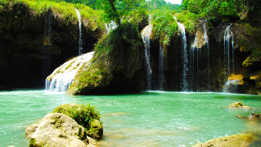 Semuy Champey es una de las piscinas sagradas de agua cristalina