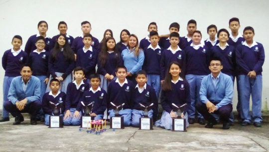 Guatemaltecos ganan 4 primeros lugares en Campeonato de Robótica 2017