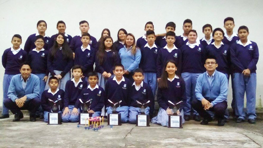 Guatemaltecos ganan 4 primeros lugares en Campeonato de Robótica 2017
