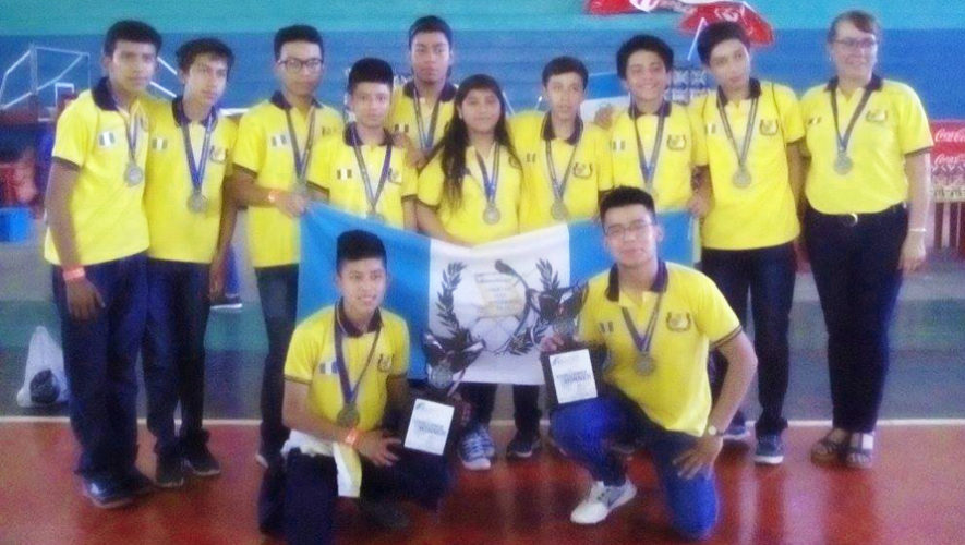 Guatemaltecos ganan 4 primeros lugares en Campeonato de Robótica 2017