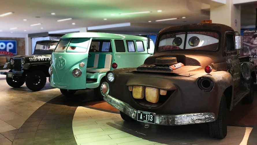 Exposición de carros de la película Cars