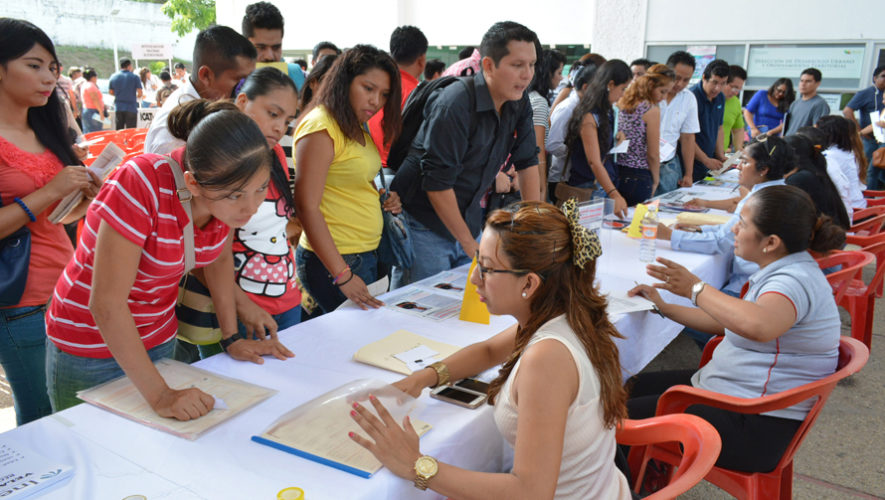 Asiste a la Feria de Empleo 2017 en el Parque de la Industria. (Foto Con fines ilustrativosPosta.com)