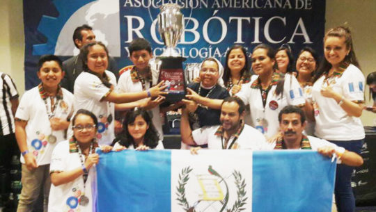 Guatemaltecos ganan segundo lugar en Campeonato Mundial de Robótica, México