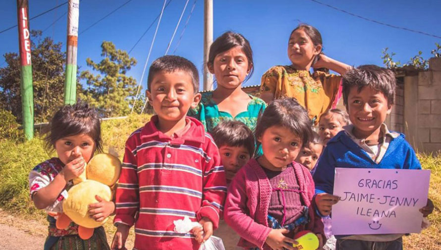 Dona juguetes en buen estado para los niños de Patzún, noviembre 2017