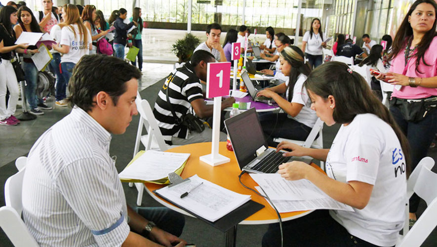 Feria de Empleo en la Universidad de San Carlos, noviembre 2017