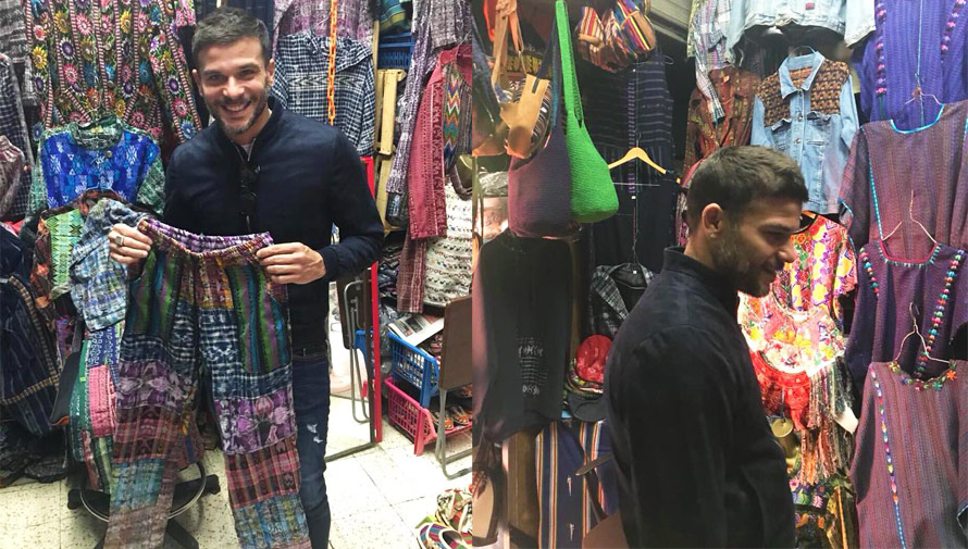Pedro Capó, cantante puertoriqueño, visitó el Mercado Central de Guatemala