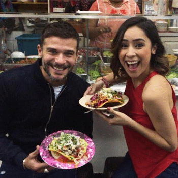 Pedro Capó, cantante puertoriqueño, visitó el Mercado Central de Guatemala