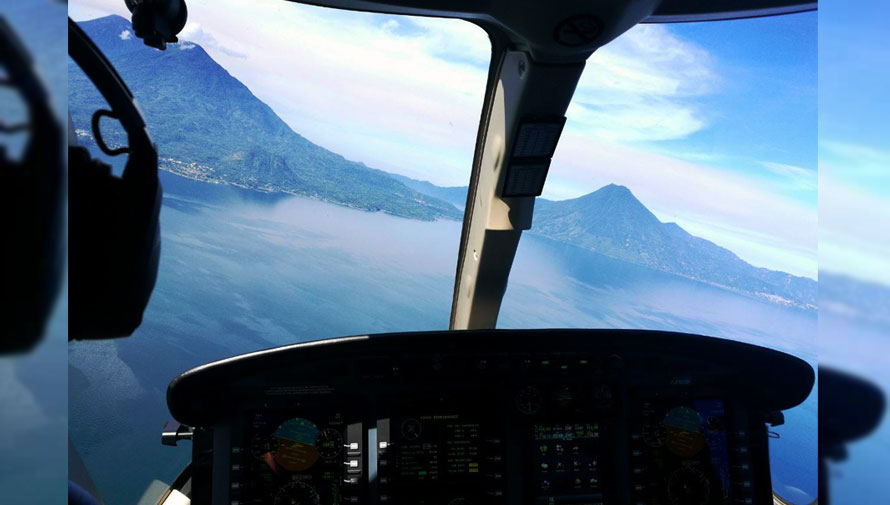 Vuelo en avioneta sobre el Lago de Atitlán