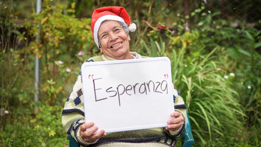 Abuelitos del Asilo Meson Buen Samaritano en Palencia envían mensajes de Navidad