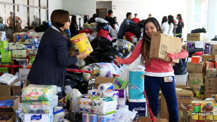 Dona víveres para ayudar a las familias de San Marcos, diciembre 2017