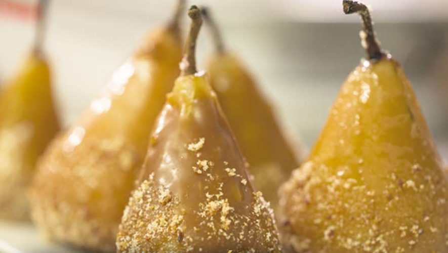 Reconocida chef guatemalteca sorprende con su creatividad para preparar postres deliciosos para Navidad.