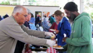 Voluntariado para entregar desayunos en Navidad | Diciembre 2017