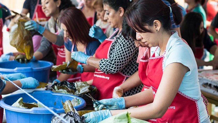 Voluntariado para entregar cenas navideñas a personas de escasos recursos