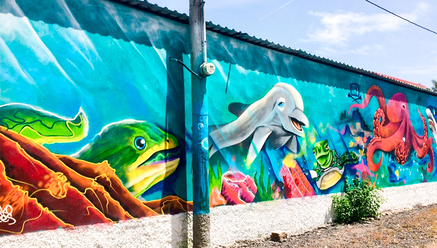 Artistas guatemaltecos realizaron murales coloridos en El Paredón, Escuintla