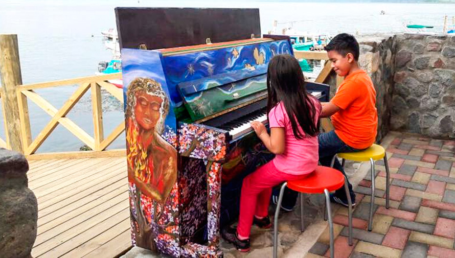 En FILGUA 2018 podrás tocar el colorido piano de Movimiento Viaje, Guatemala