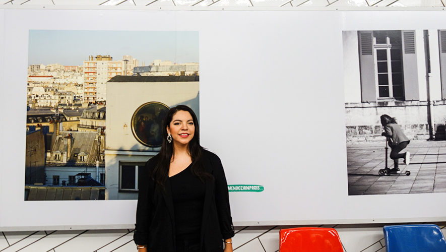 Mariela Mendoza expone una foto en estaciones del Metro de París, Francia