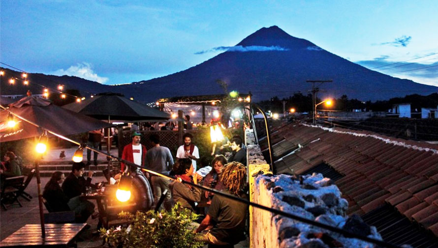 12 bares con increíbles terrazas en Antigua Guatemala