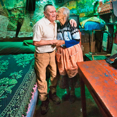 300 historias de guatemaltecos se encuentran plasmadas en el libro de Alan Benchoam