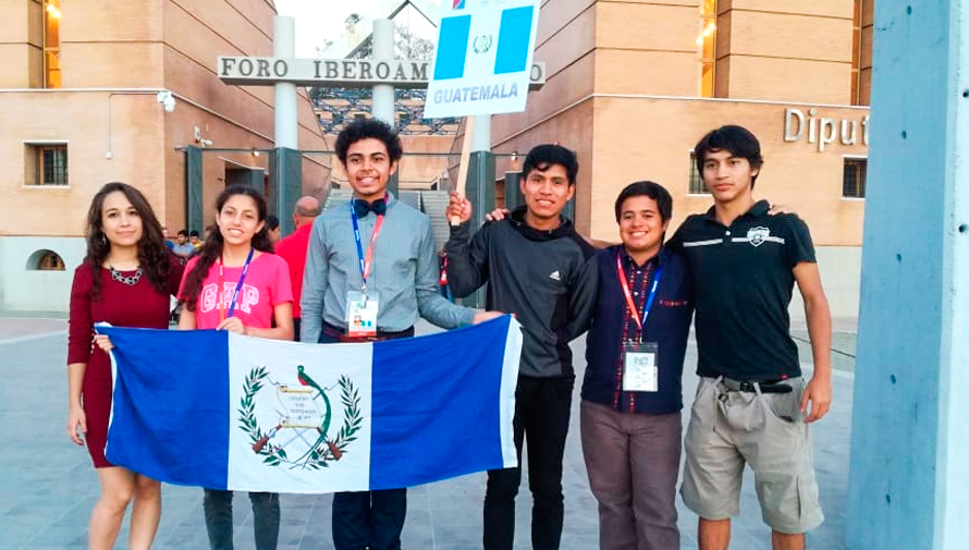 Alessandro Santos ganó un medalla de bronce en Olimpiada de Matemática en España