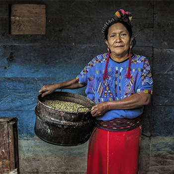 Fotografías de Mathieu Hutin de café guatemalteco son expuestas en Dubai