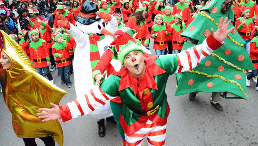 Desfile Navidad en tu Barrio en zona 6