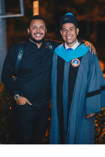 Ezequiel Quinteros se graduó de la universidad, después de vender 960 tamales en Chiquimula