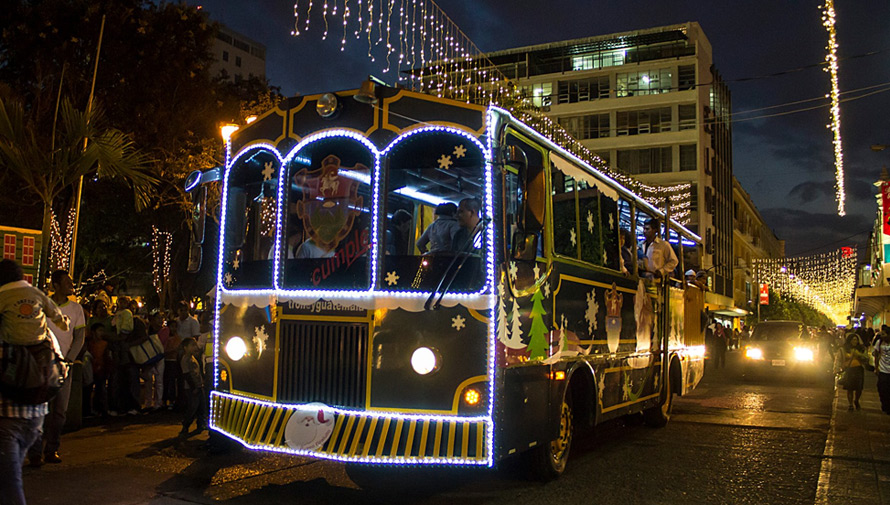Paseos gratuitos en trolley en el Festival Navideño Paseo de la Sexta