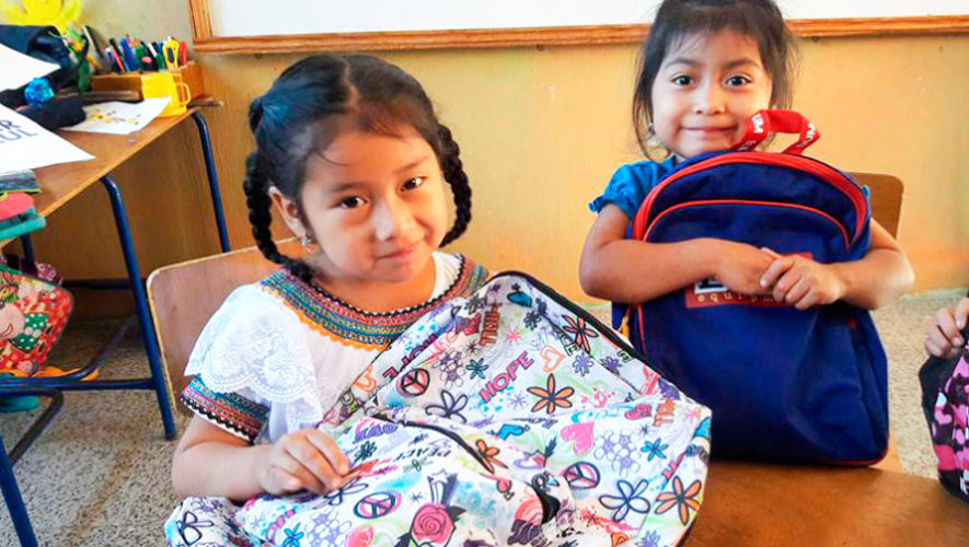 Recaudación de útiles escolares para los niños de escasos recursos de Amatitlán, 2018