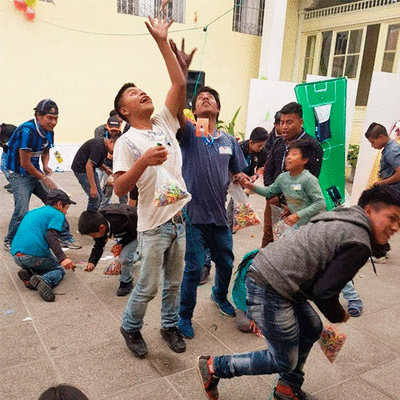 Recaudarán útiles escolares para niños lustradores en la Ciudad de Guatemala
