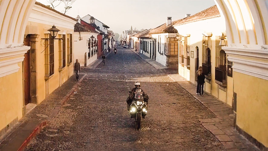 Tim Burke viaja por el mundo en motocicleta y recorrió Guatemala