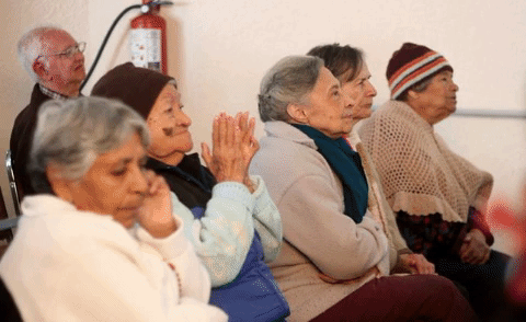 Abuelitos pueden asistir gratuitamente al Club del Cafecito