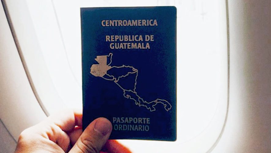 Calcomanía gratuita que valida el pasaporte vencido en Guatemala