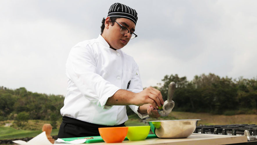 El guatemalteco Enio López ganó una beca en una escuela gastronómica de España