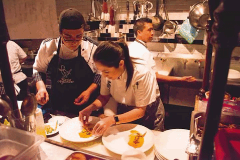 El guatemalteco Enio López ganó una beca en una escuela gastronómica de España