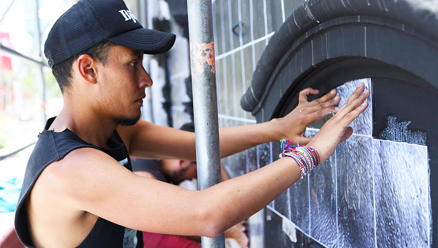 Eny Roland artista guatemalteco presenta su arte en Perú