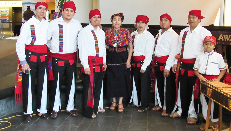 Marimba Maya Awal representa a Guatemala en un museo de Estados Unidos