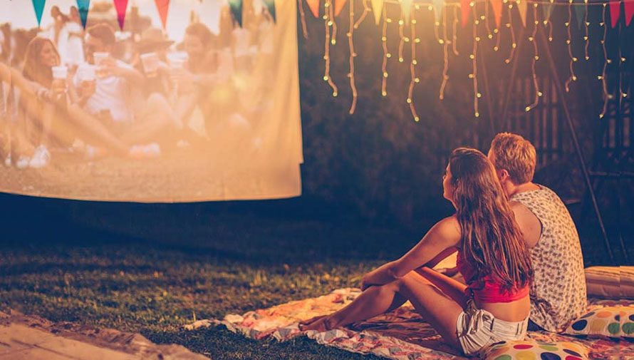 Cine, música y picnic en el jardín de Museo Miraflores