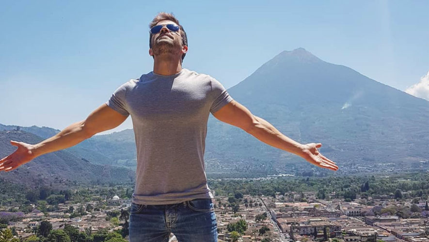 El cantante Pablo Alborán visitó Antigua Guatemala