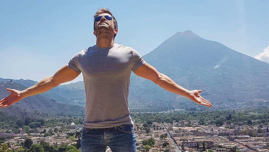 El cantante Pablo Alborán visitó Antigua Guatemala