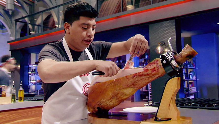 El guatemalteco Manuel Tol fue el mejor chef de la noche en MasterChef Latino