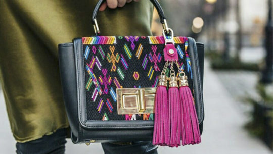 Bolso de Maria's Bag resaltado en revista Vogue de Japón