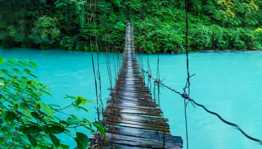 Puentes colgantes en Guatemala que pasan sobre el agua