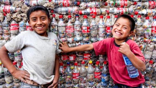 Escuelas en Guatemala han sido construidas con ecoladrillos