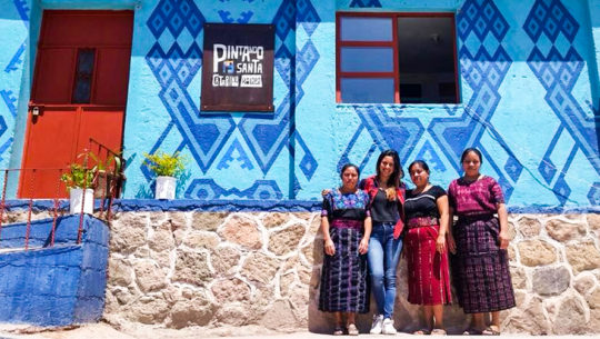 Santa Catarina Palopó está siendo transformado por las mujeres, según medio estadounidense